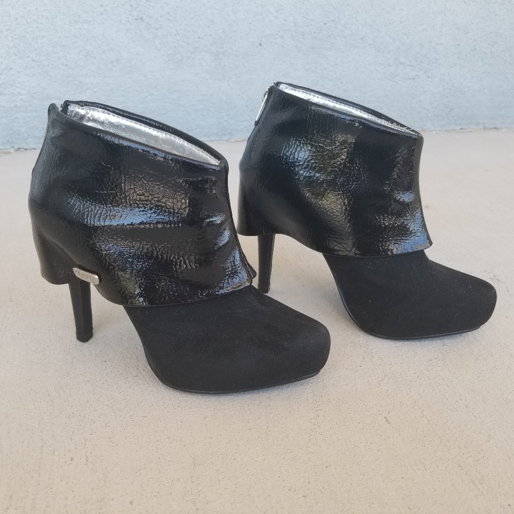 Dereon Black Patent Leather & Suede Booties